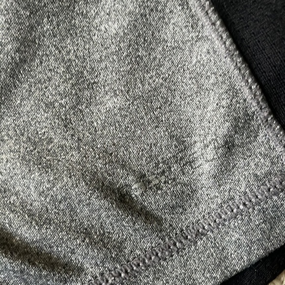 Old navy long sleeve workout top - Picture 4 of 4